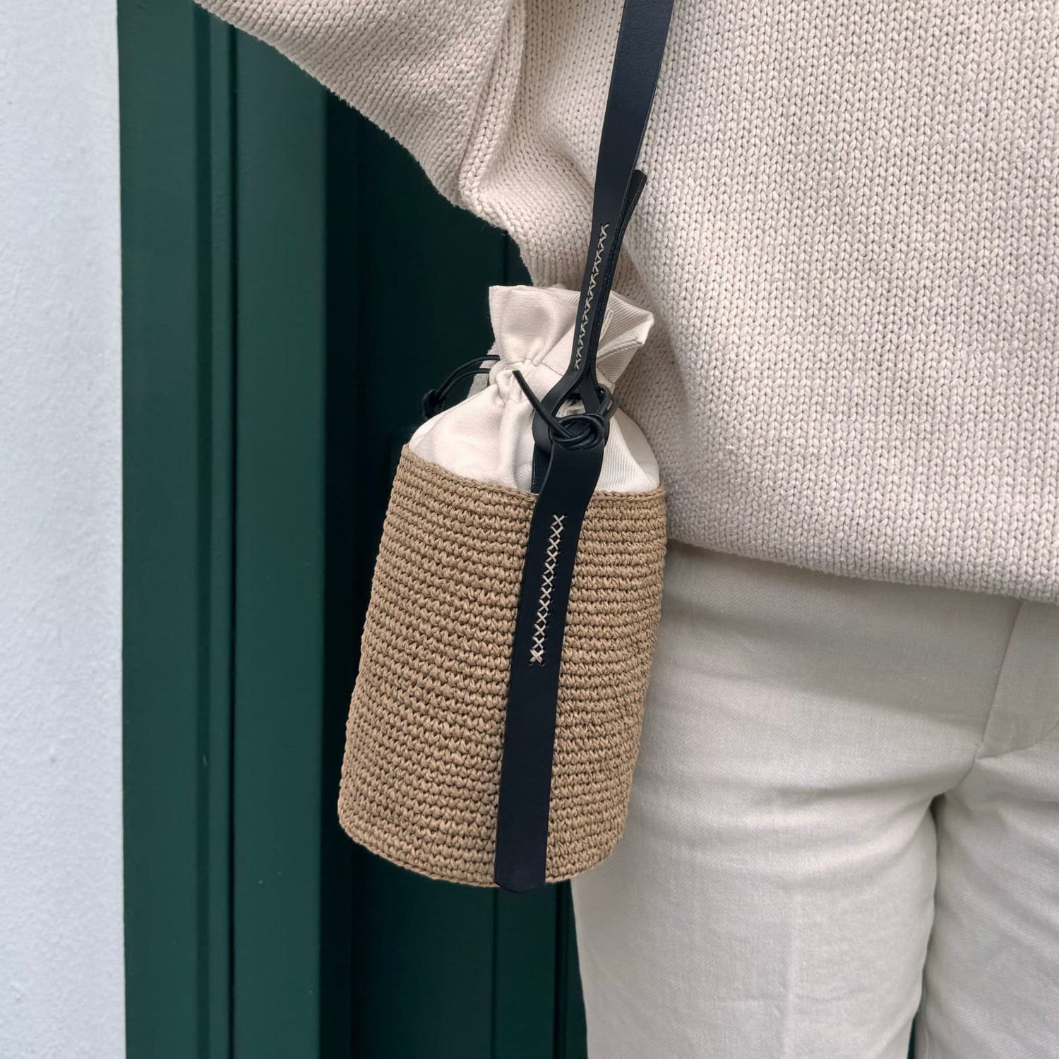 Sac bucket d'été beige en crochet avec bandoulière cuir Mozza
